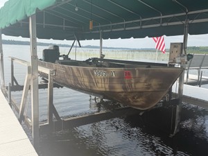 1977 Crestliner 14ft Camo Fishing Boat with 20hp Johnson Motor, Helix 5 Fish Finder, Minn Kota Endura Max Trolling Motor and More - (Lift is not Included)