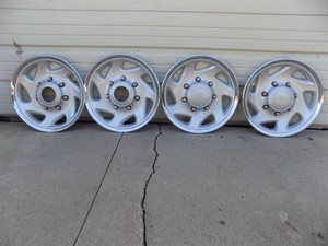 4  Wheel Covers   Off 1999 Ford Super Duty Nice shape