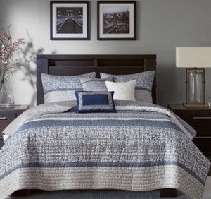Queen - Rhapsody 6-Piece Reversible Jacquard Quilt Set with Throw Pillows, Queen Sized Bed RETAIL $160.00