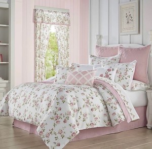Queen - Royal Court Rosemary Country Chic Floral 4 Piece Comforter Set, Rose, Queen 90x92 Queen Sized Bed RETAIL $220.00