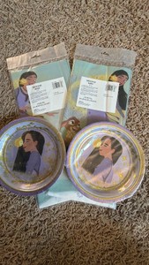 Star Movie Party Supplies - 2 plastic table covers, 16 themed paper cake plates