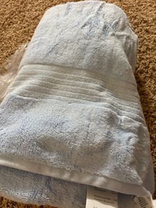 Liz Claiborne Bath Towel Signature Plush 32 inch 62 inch Light Blue
