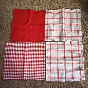 Four Pack of Red and White Washcloths