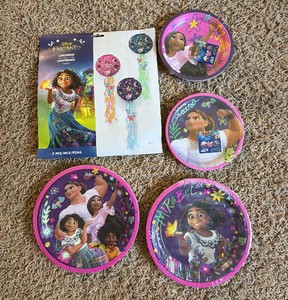 Encanto Party Pack - 16 - 9 plates  16 - 7 plates and 3 Paper Lanterns