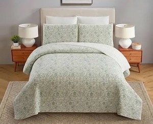 King - Eden Paisley 3-Piece Reversible Quilt Set, King Size, 1 quilt 104 x 92 and 2 king shams 20 x 36