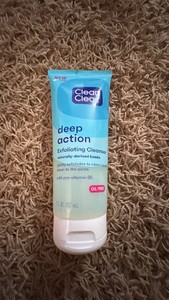 Clean & Clear Deep Action Exfoliating Cleanser, Brand new