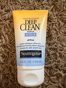 Neutrogwna Deep Clean Gentle Scrub Oil Free 4.2 ounces