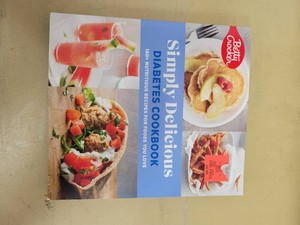 Betty Crocker Simply Delicious Diabetes Cookbook - 160 Recipes - Paperback 2022 Mariner - Good