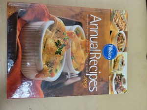 Pillsbury Annual Recipes 2009 - Hardcover - 400 Recipes incl. Bake-Off Contest Winners - Very Good