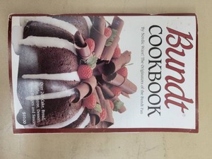 Bundt Cookbook - Nordic Ware - Paperback - Over 200 Cake, Bread, Muffin & Dessert Recipes - Good (cover wear)