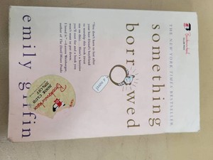 Something Borrowed by Emily Giffin PB St. Martins Griffin - Chick-Lit Rom-Com Bestseller - Good