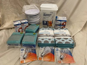Buddeez Dispenser, Bowls, Mats, Bulbs Mixed Lot