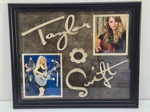 Nice Clean Framed TAYLOR SWIFT Artwork&nbsp