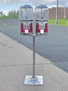 Nice Vintage BEAVER Double Gumball Machine on Stand