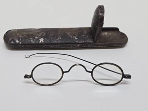 Very early Pair of Antique Eyeglasses wPeriod Metal Case - Missing One Temple