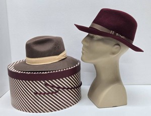 2 nice Quality Vintage Hats - Mens  Womens&nbsp