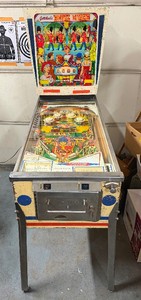 Nice Condition 1960s Gottleib ROYAL GUARD Pinball Machine