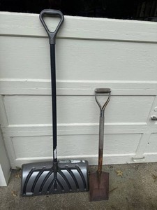 Snow Shovel & Garden Shovel Mixed Lot