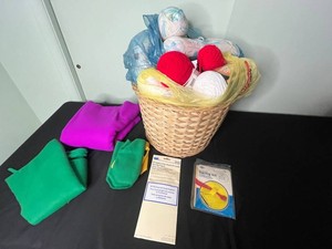 Sewing Supplies - Dritz Tracing Paper & Tracing Kit Yarn Assortment