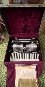 Accordion - Morbidoni Vintage With Palmer-Hughes Books & Case