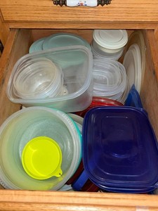 Food Storage Containers - Assorted Plastic Containers With Lids