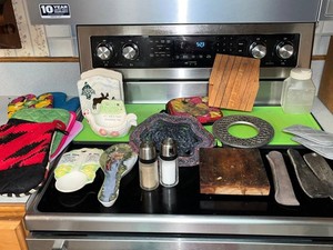 Kitchen Decor Mixed Lot - Estate Assorted Potholders, Spoon Rests & Trivets - stove not inc