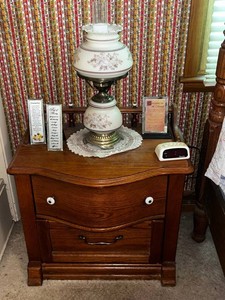 Nightstand - Keepsakes Pulaski Single-Drawer Bedside Table - contents inc