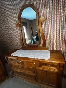 VG Dresser With Mirror - Keepsakes Pulaski 60 W X 18 D X 33 H