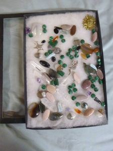 Tray of Cabochon and Crystals