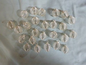25 Cages for Holding Stones