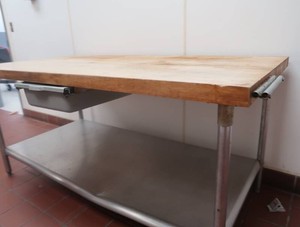 STAINLESS BASE COUNTER WITH THICK BUTCHER WOOD TOP