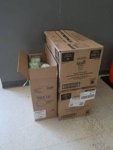 2 BOXES OF DART GALAXY PLASTIC COLD CUPS  1 BOX OF WINCUP LIDS