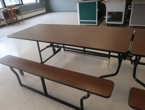 FOLDABLE LUNCHROOM TABLE ON CASTERS