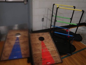 SET OF CORNHOLE BOARDS   LADDER BALL SET