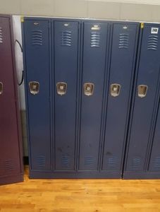 4 BLUE CONNECTED LOCKERS