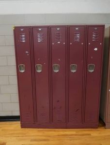 5 RED CONNECTED LOCKERS