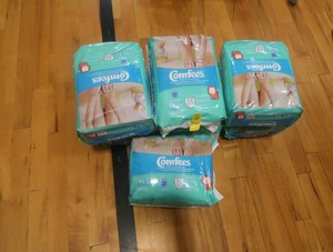 7 PACKAGES OF BRAND NEW COMFEES 4T-5T DIAPERS