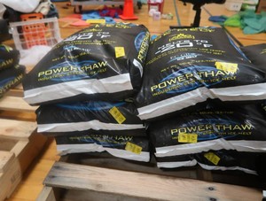 6 POWERTHAW 50LB BAGS OF SALT