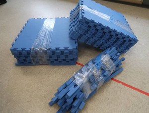 18 BLUE FOAM PUZZLE MATTS