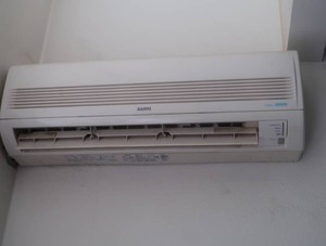 3 SANYO WALL MOUNTED AIR CONDITIONER UNITS 1 OUTSIDE UNIT