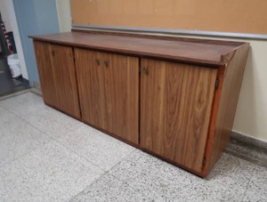LONG ROLLING CABINETCOUNTERTOP