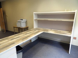 EXECUTIVE DESK WITH STACKABLE HUTCH.