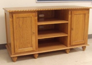 WOOD TV TABLE