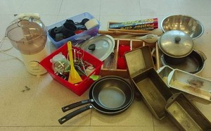 KITCHEN SUPPLIES LOT