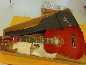 BEGINNERS ACOUSTIC GUITAR