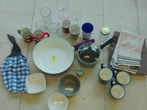 KITCHEN SUPPLIES LOT
