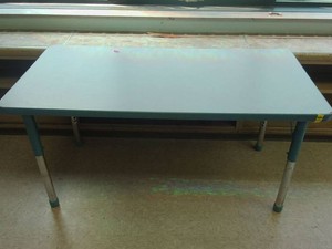 ADJUSTABLE HEIGHT TABLE