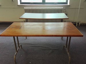 2 TABLEDESKS