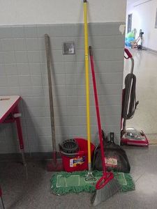 CLEANING EQUIPMENT LOT