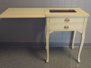 VINTAGEANTIQUE SEWING TABLE